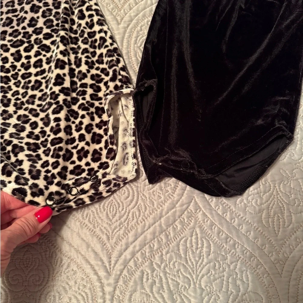 The children’s place two velvet body suits black & leopard print size 18 months